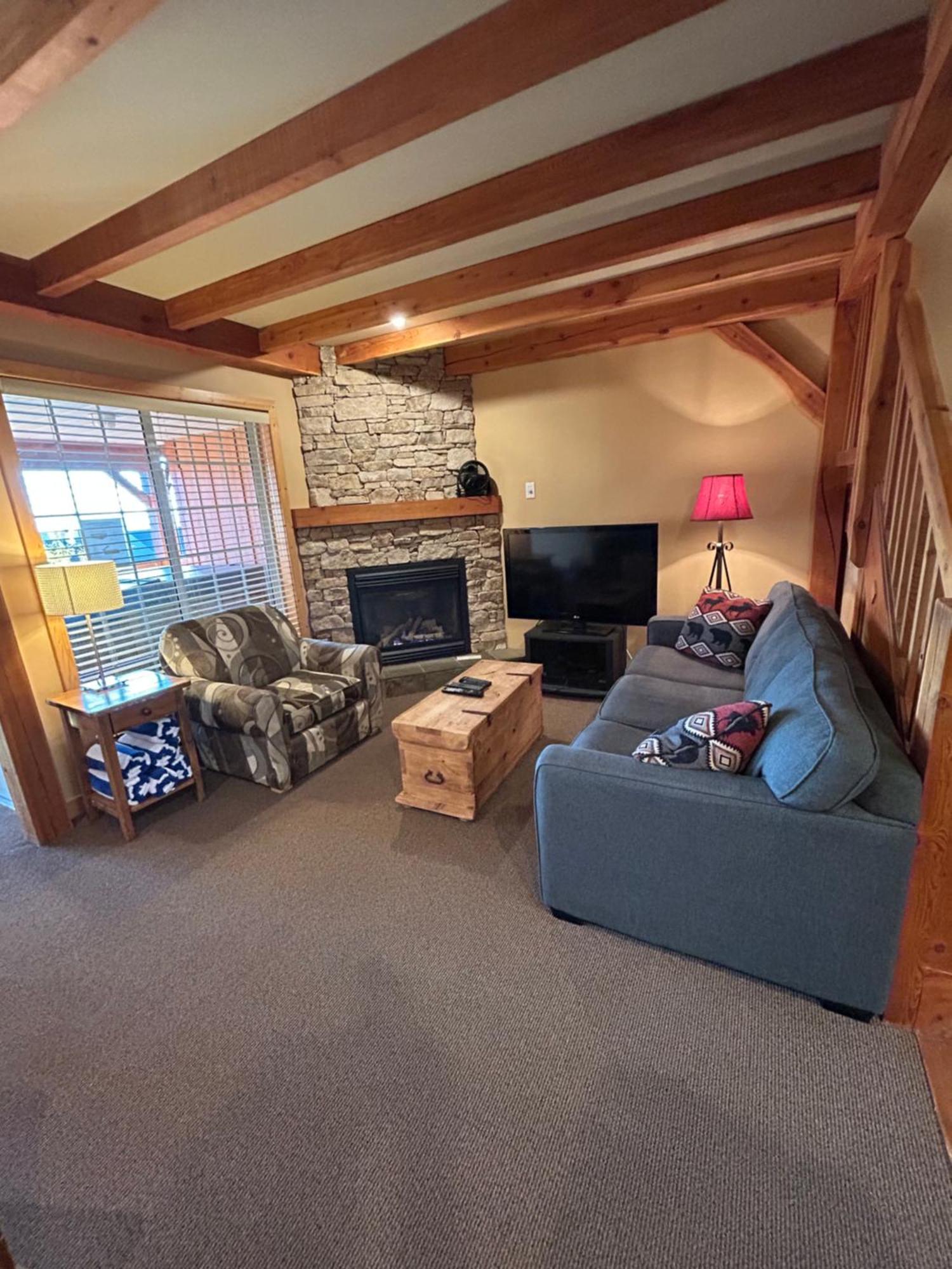 3 Bedroom 3 Bath Ski In Ski Out With Private Hot Tub Big White Exterior foto