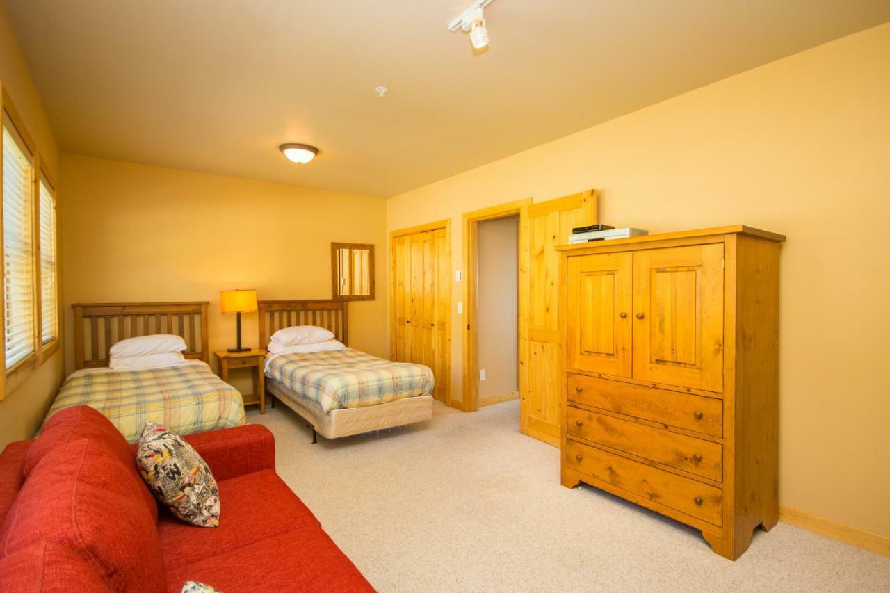 3 Bedroom 3 Bath Ski In Ski Out With Private Hot Tub Big White Exterior foto